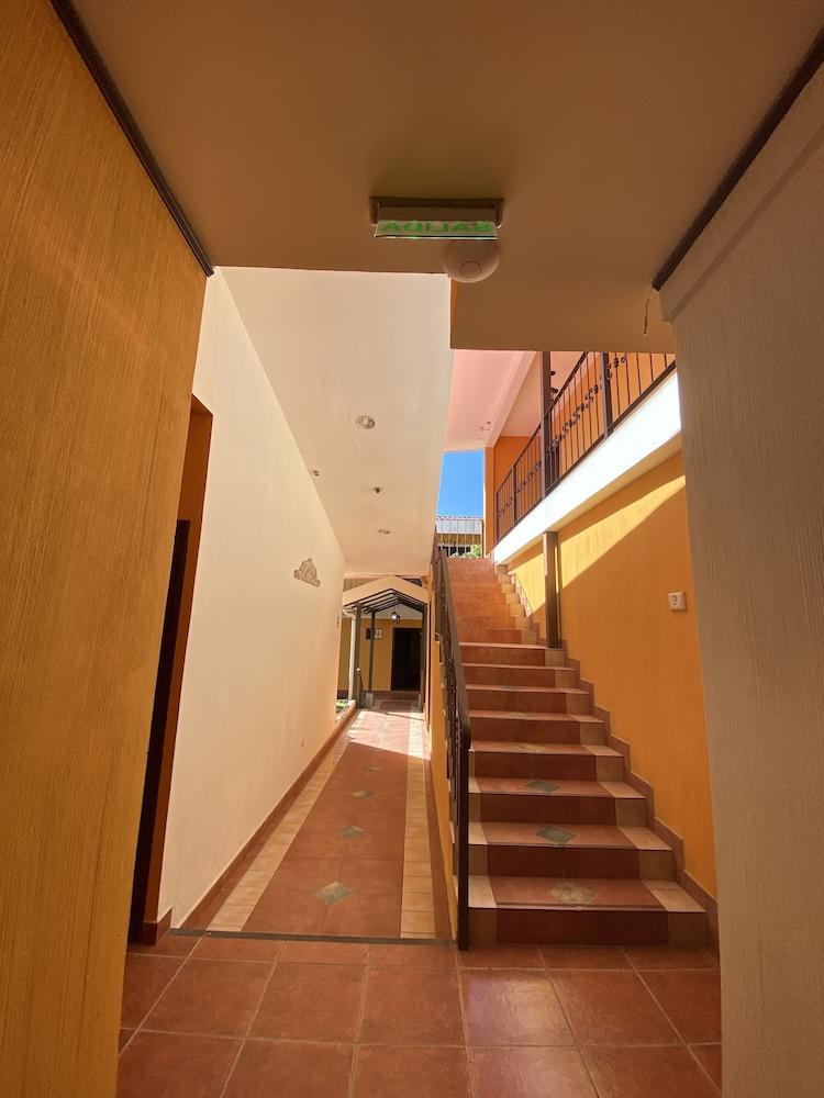 Hotel Villa Terra Сан Салвадор Екстериор снимка