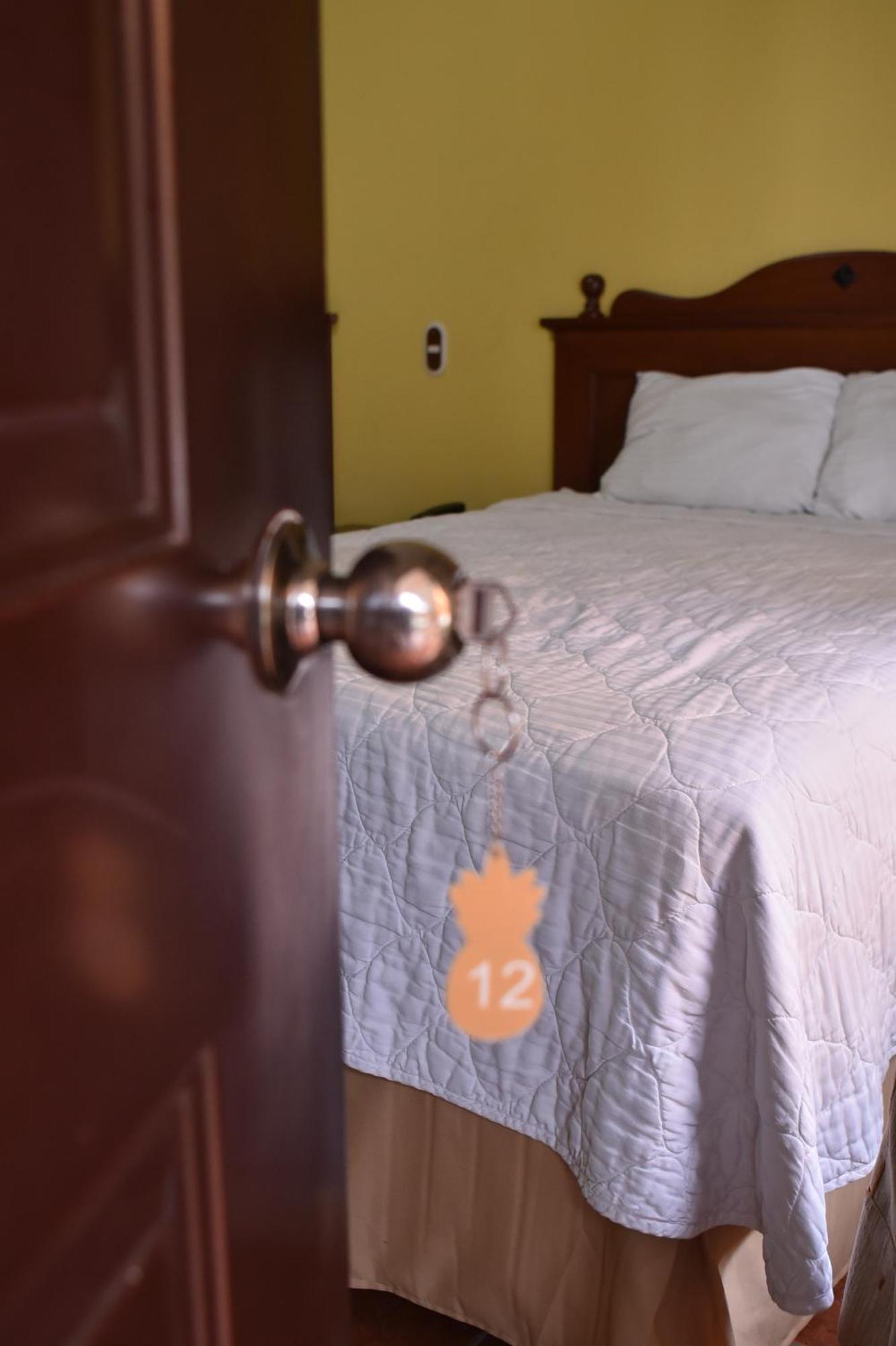 Hotel Villa Terra Сан Салвадор Екстериор снимка