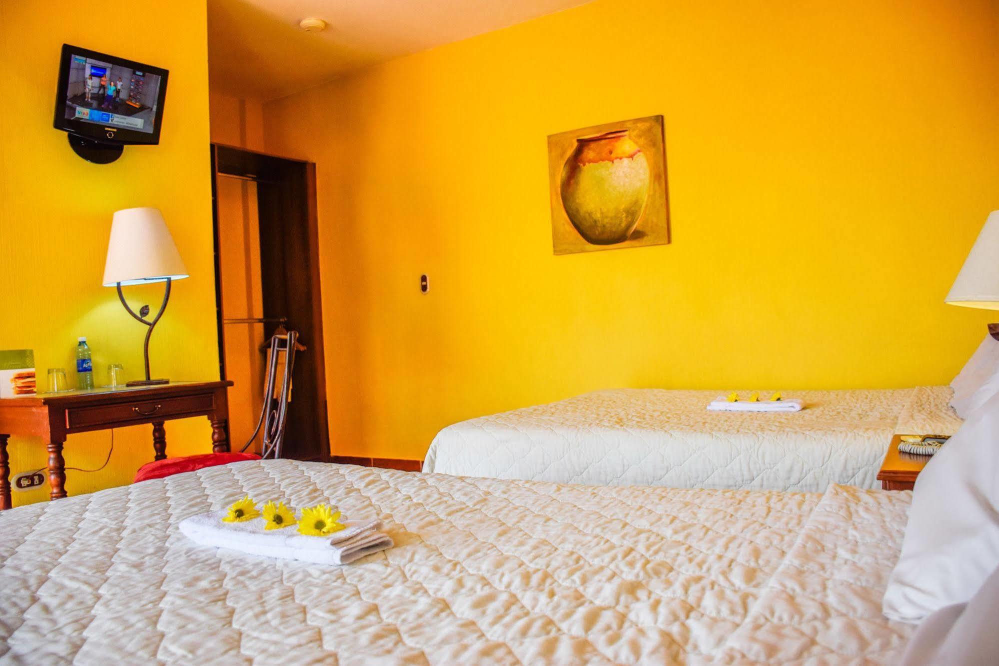 Hotel Villa Terra Сан Салвадор Екстериор снимка